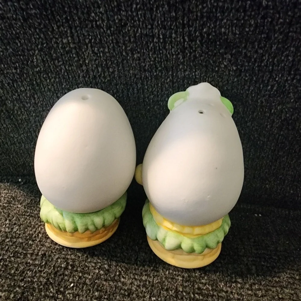 Vintage  EGG Salt Pepper Shakers Anthropomorphic Mr Mrs Humpty Dumpty